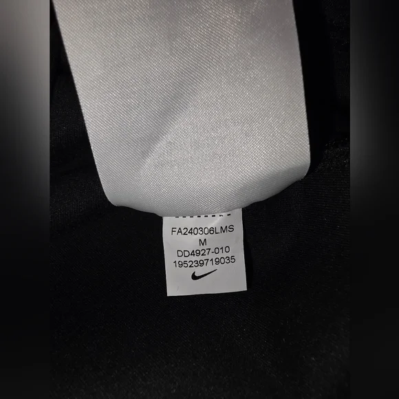 Nike Black Long Sleeve Crewneck Top - NWT (LS26) - Picture 10 of 13